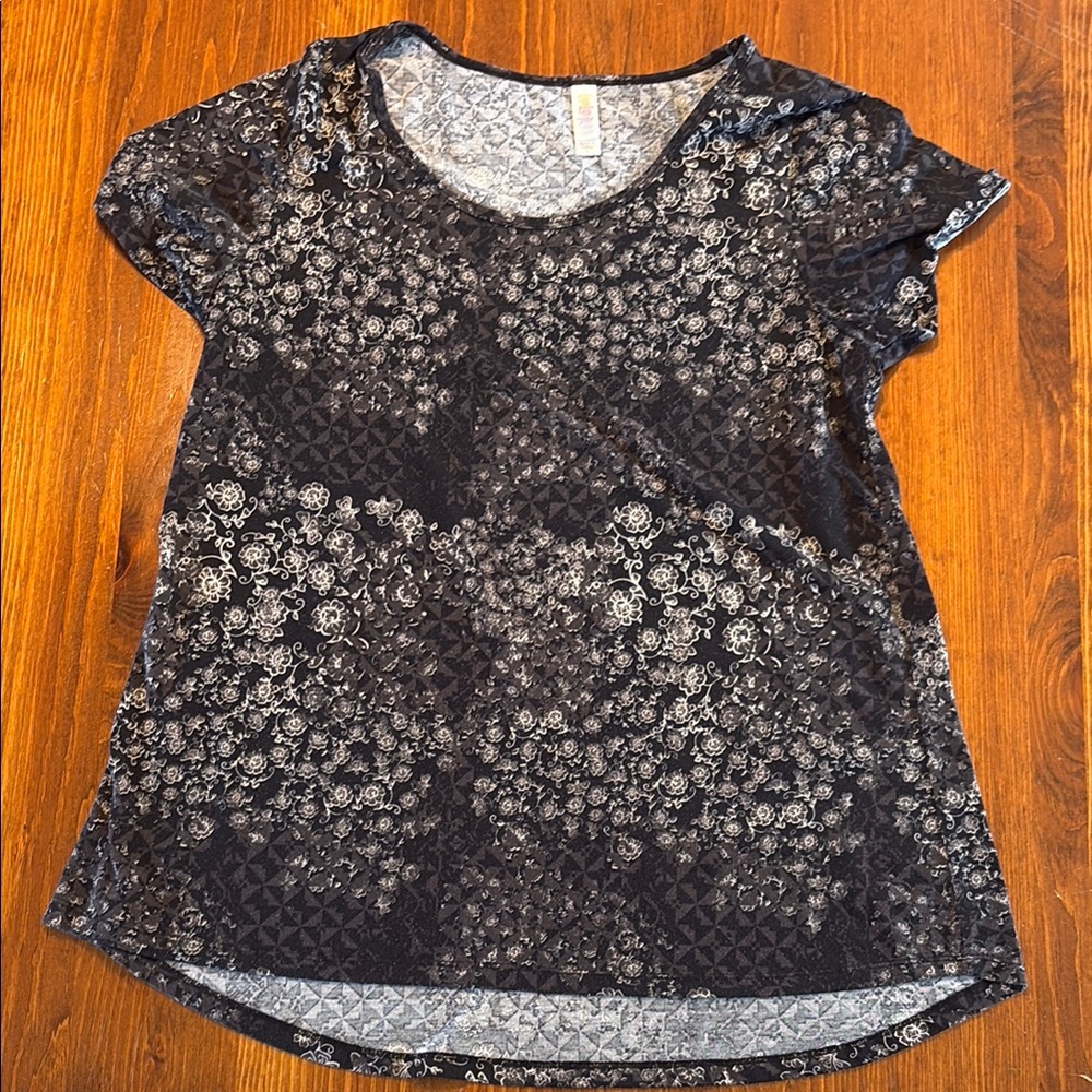 LuLaRoe Graphic Gray and Black Short Sleeve Tee